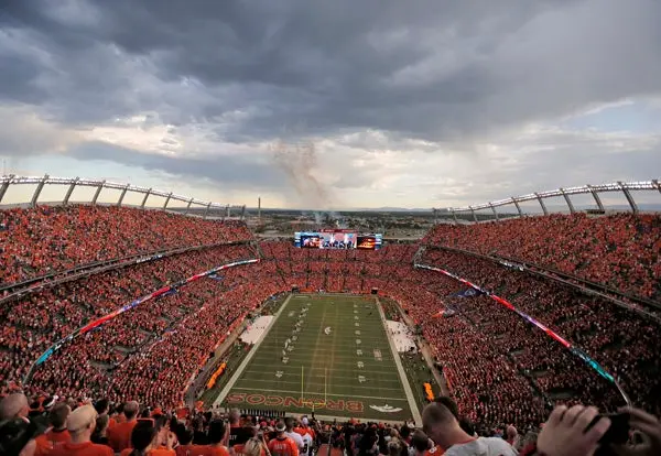 Inicio de la temporada de NFL se retrasa por lluvia