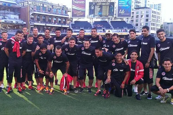 Jugadores de Xolos visitan a los Padres de San Diego