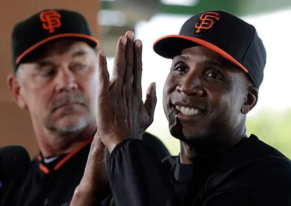 Bonds, presentado como coach de bateo de Gigantes