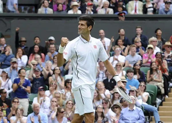 Djokovic vence a Mayer y avanza en Wimbledon