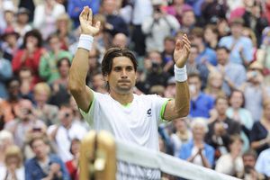 David Ferrer sufre para ganar en debut londinense