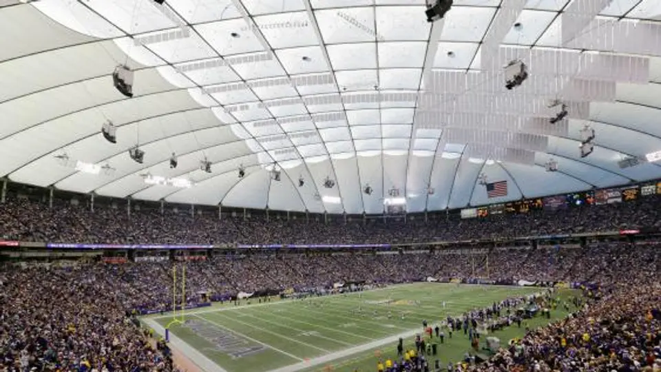 Metrodome es desinflado por última vez