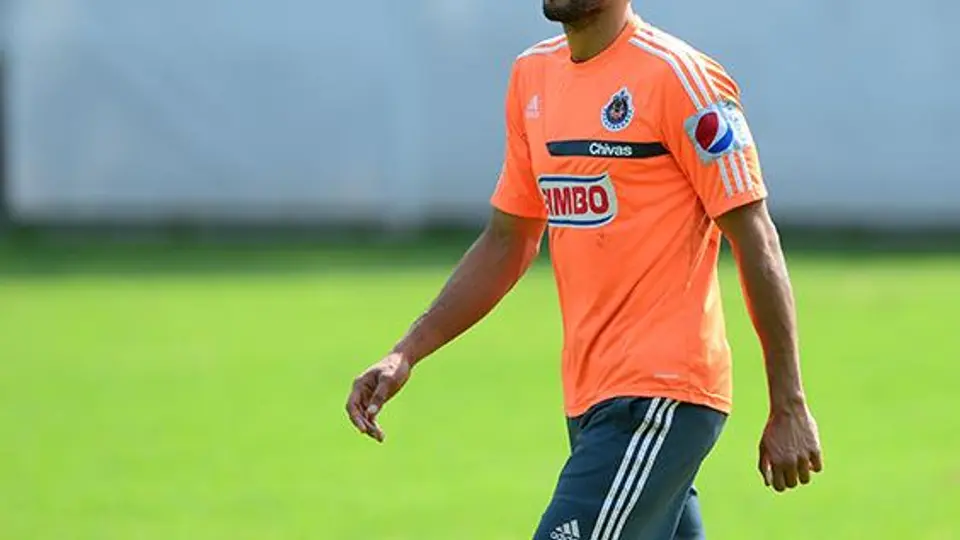 Chivas hace oficial el regreso de Luis Michel