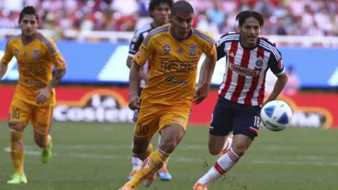 Chivas hace oficial el regreso de Salcido como refuerzo