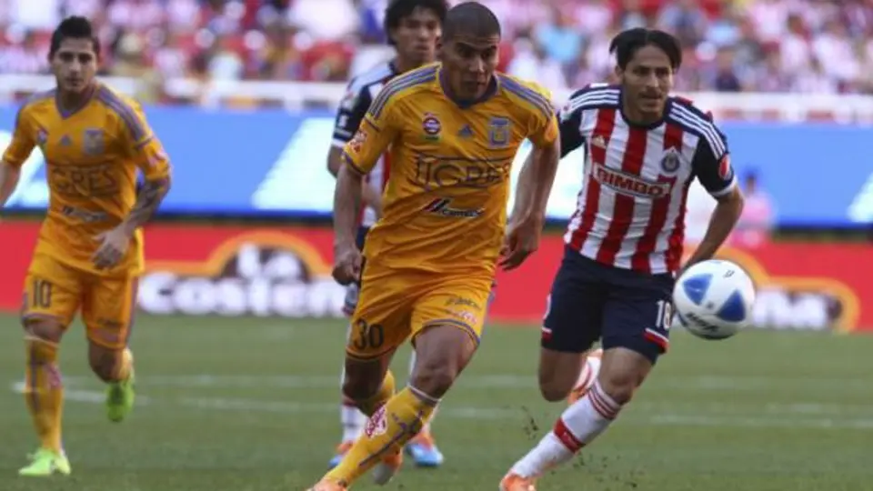 Chivas hace oficial el regreso de Salcido como refuerzo