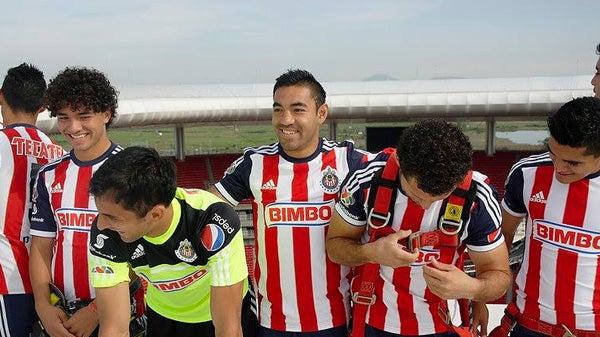 Marco Fabián puso el ánimo en el evento | CHIVAS