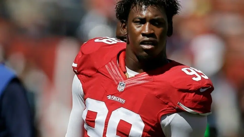 Aldon Smith, acusado por posesión de armas
