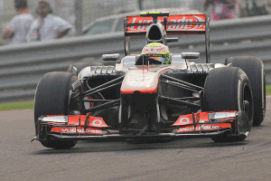 Checo logra su mejor carrera del año en India