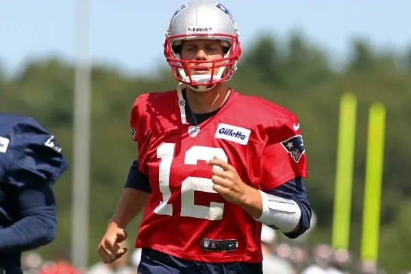 Brady vuelve a los entrenamientos tras su lesión