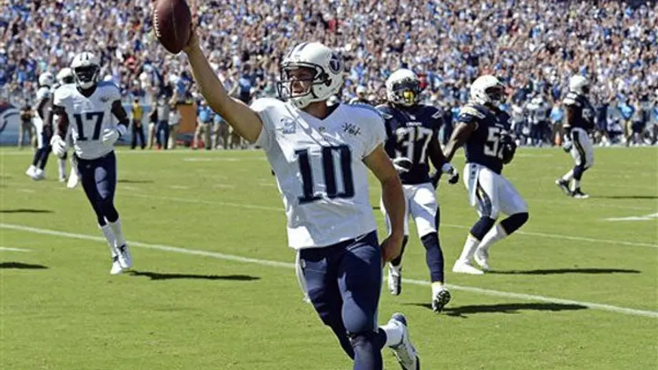 Titanes remontan ante Cargadores de la mano de Locker