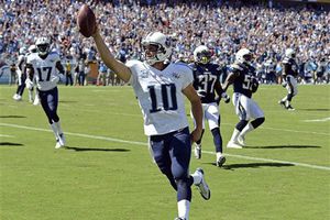 Titanes remontan ante Cargadores de la mano de Locker