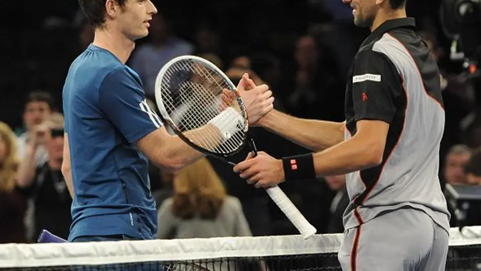 Djokovic vence a Murray en partido de exhibición