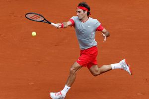 Federer avanza sin problemas en Roland Garros