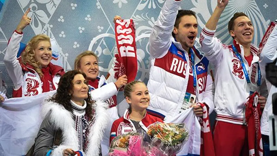 Rusia, primer oro de patinaje artístico por equipos