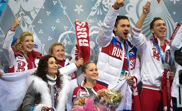 Rusia, primer oro de patinaje artístico por equipos