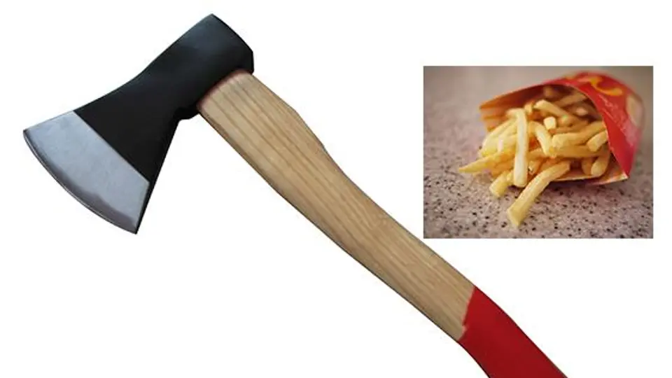 Recibe papas frías; ataca con un hacha