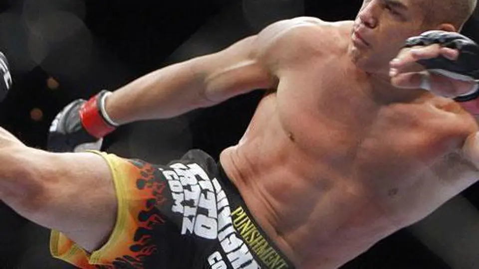 Tito Ortíz 'duerme' a Shlemenko en Bellator 120