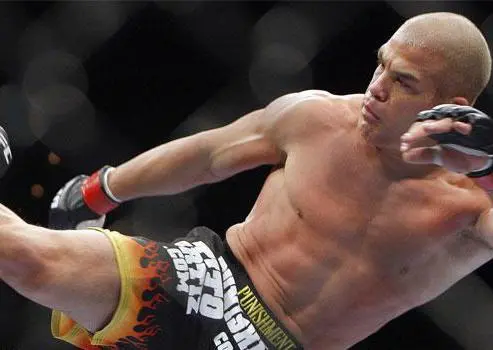 Tito Ortíz 'duerme' a Shlemenko en Bellator 120