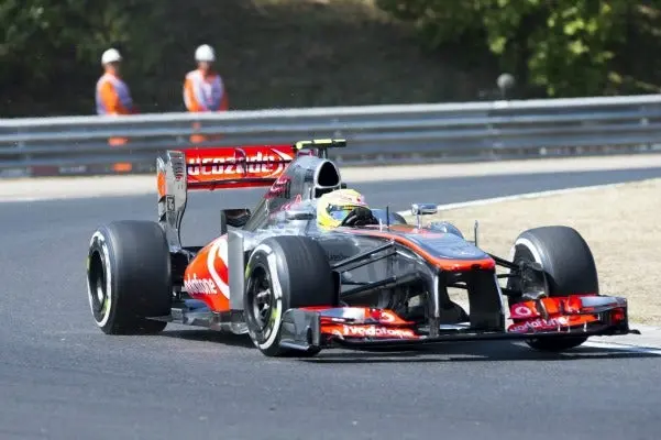 Checo Pérez descarta buscar un equipo nuevo