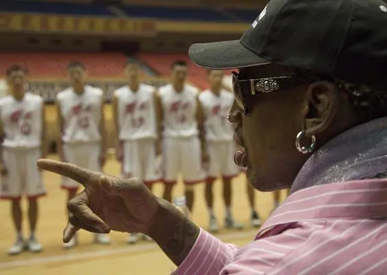 Rodman dirige prácticas para partido en Corea del Norte