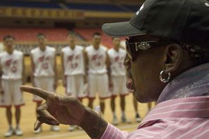 Rodman dirige prácticas para partido en Corea del Norte