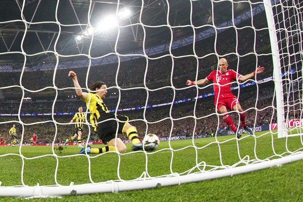 Neven Subotic sacó de la línea un balón que parecía el segundo para Munich | EFE