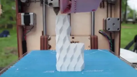 Gigantesca impresora 3D puede fabricar casas