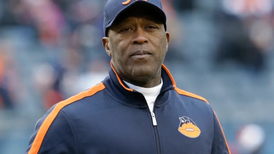 Tampa Bay contrata a Lovie Smith como coach