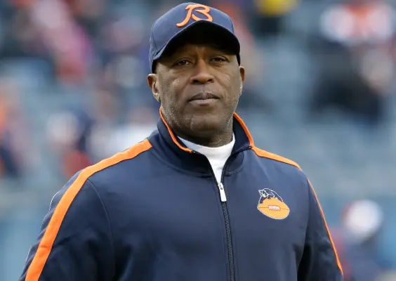 Tampa Bay contrata a Lovie Smith como coach