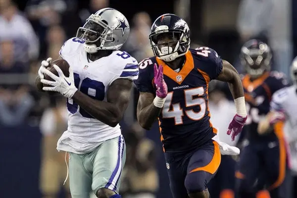 Rodgers-Cromartie trata de detener a Dez Bryant | AP