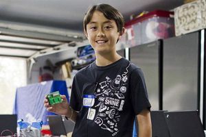 Tiene 13 años y es el profesor más joven