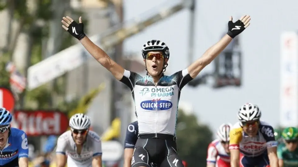 Trentin logra primer triunfo italiano, Froome es líder
