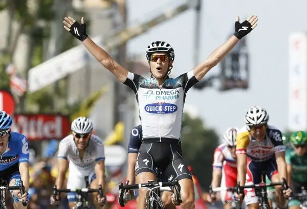 Trentin logra primer triunfo italiano, Froome es líder