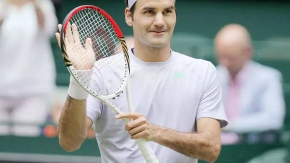 Federer jugará con raqueta 20 cm más grande