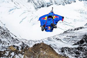 Paracaidista ruso rompe récord de salto BASE desde el Everest