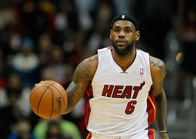 De la mano de LeBron, el Heat se impone a los Celtics