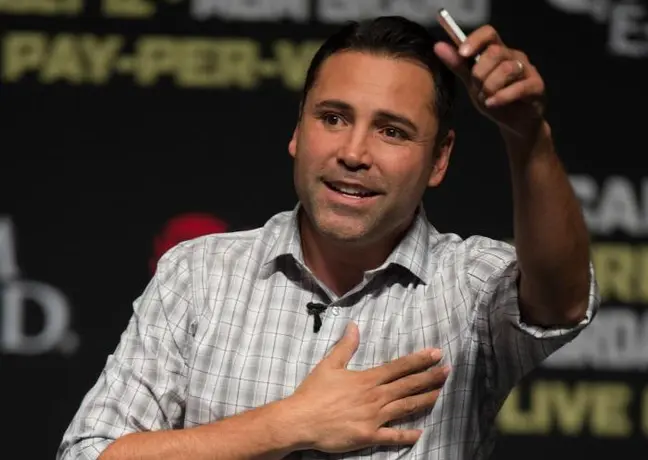 De la Hoya vio en Canelo mucho potencial