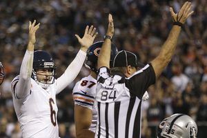 Cutler y los Osos derrotan a los Raiders