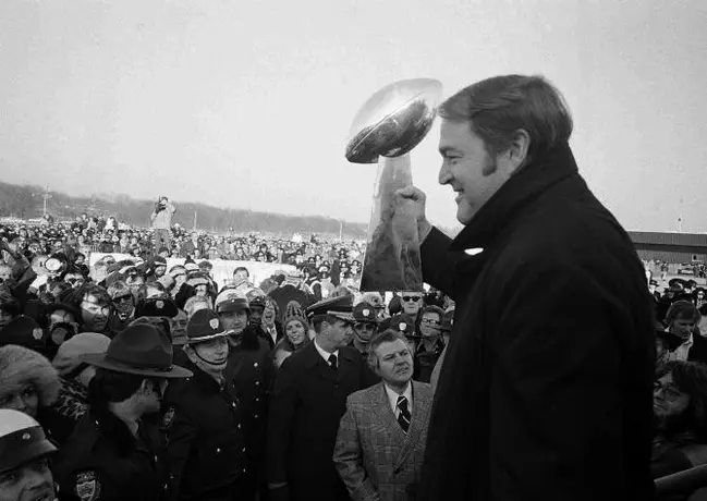 Fallece Chuck Noll, legendario entrenador de los Acereros