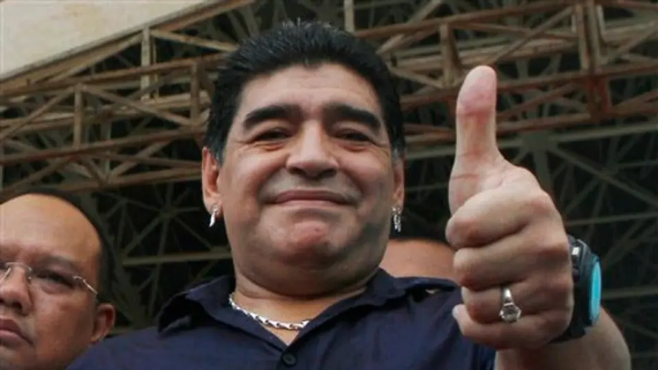 Maradona denuncia a ex pareja por publicar fotos de su hijo