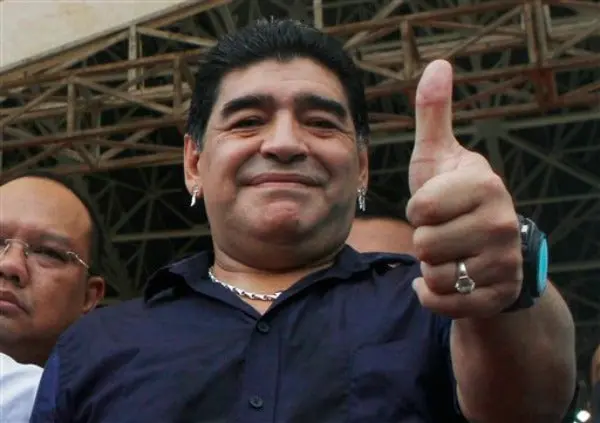 Maradona denuncia a ex pareja por publicar fotos de su hijo