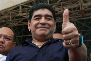 Maradona denuncia a ex pareja por publicar fotos de su hijo