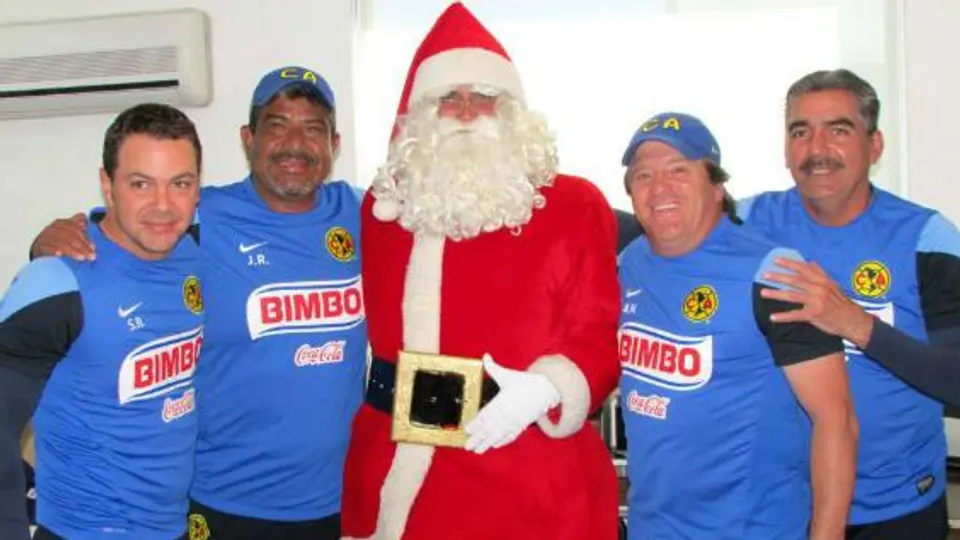 Santa Claus visita al América en Coapa