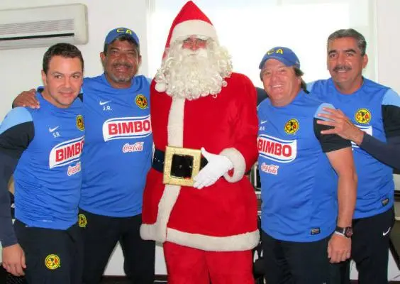 Santa Claus visita al América en Coapa