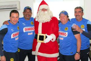 Santa Claus visita al América en Coapa