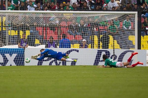 Corona tuvo que salvar al Tricolor de la derrota | DANIEL GÁMEZ
