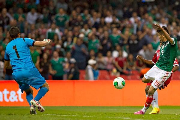 Peralta, en el momento de la definición | MEXSPORT