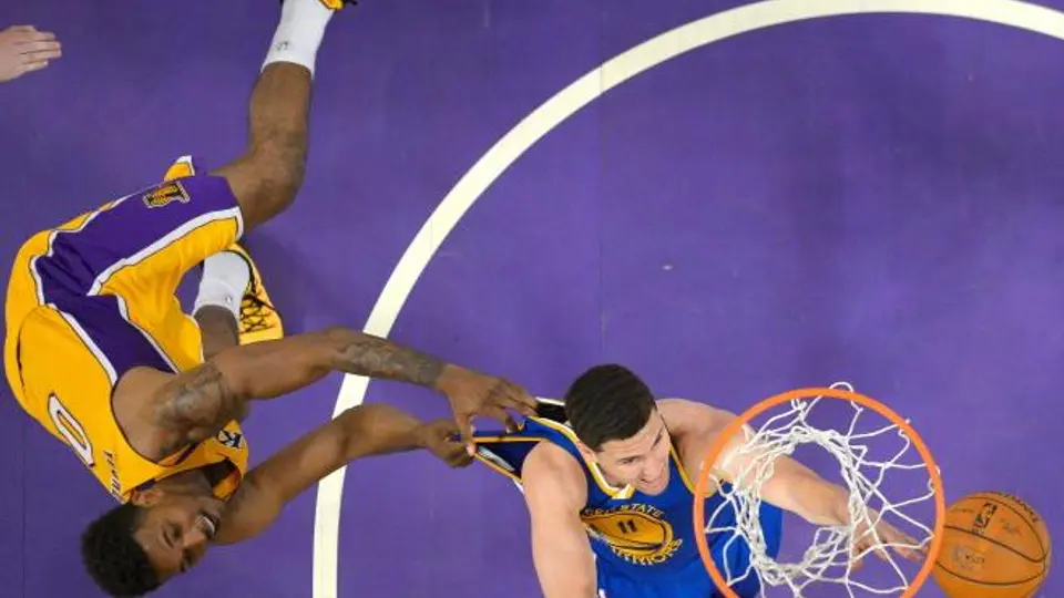 Lakers registra peor racha al caer con los Warriors