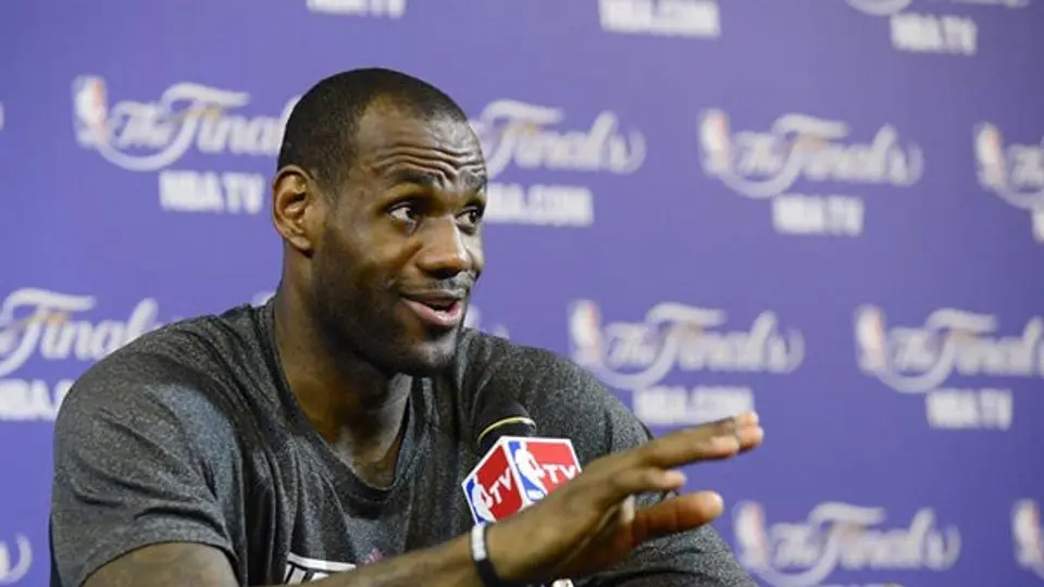 LeBron James responde a las críticas contra su desempeño