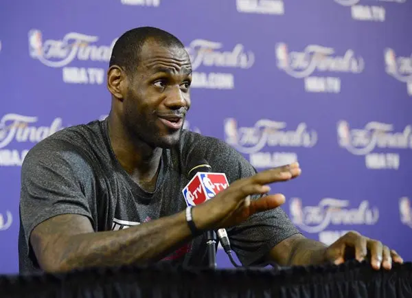 LeBron James responde a las críticas contra su desempeño
